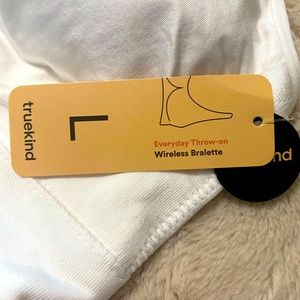 Shapermint Wireless Bralette in size large. New with tags.